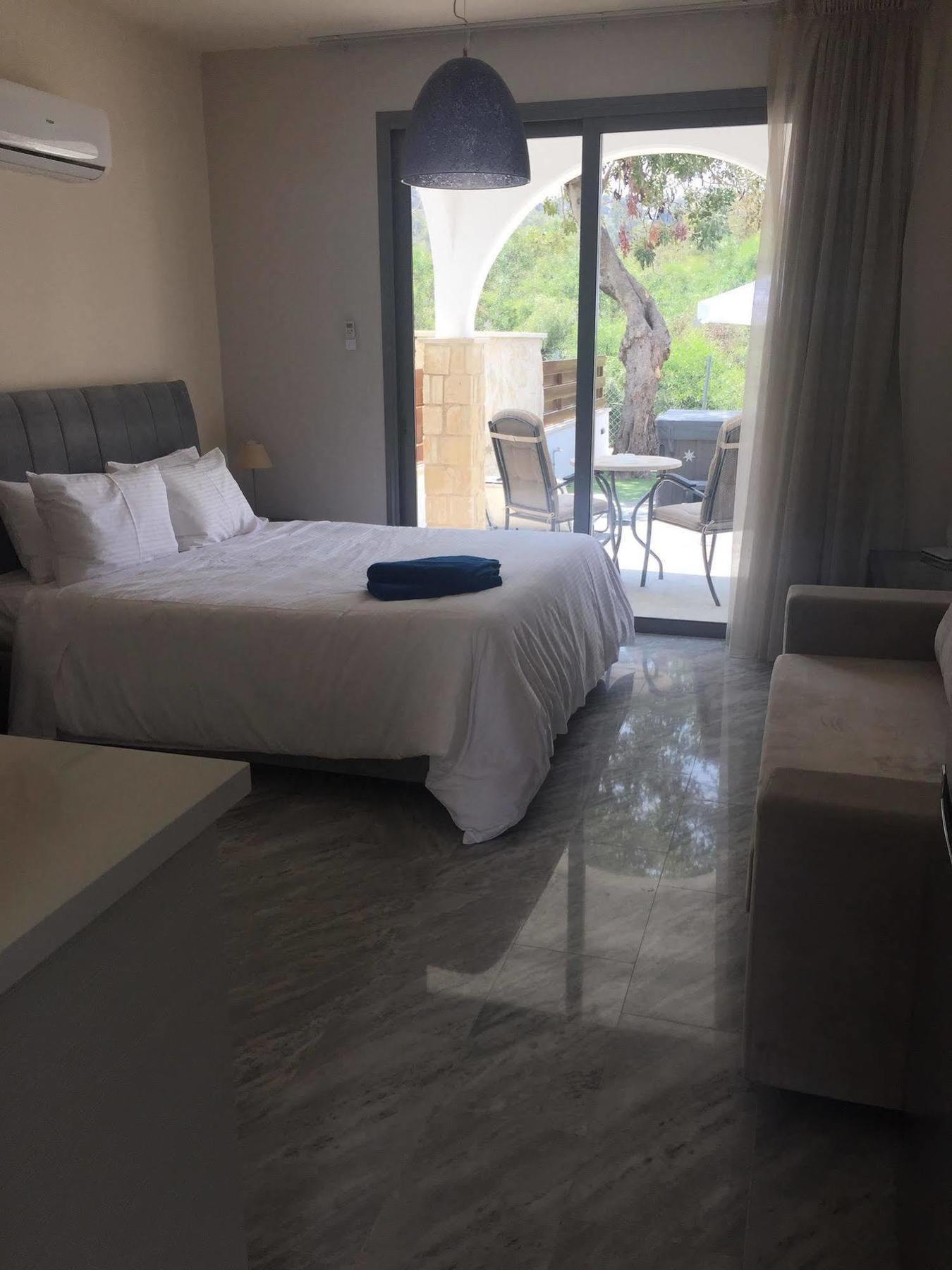Latchi Escape Hotel And Suites Polis ภายนอก รูปภาพ