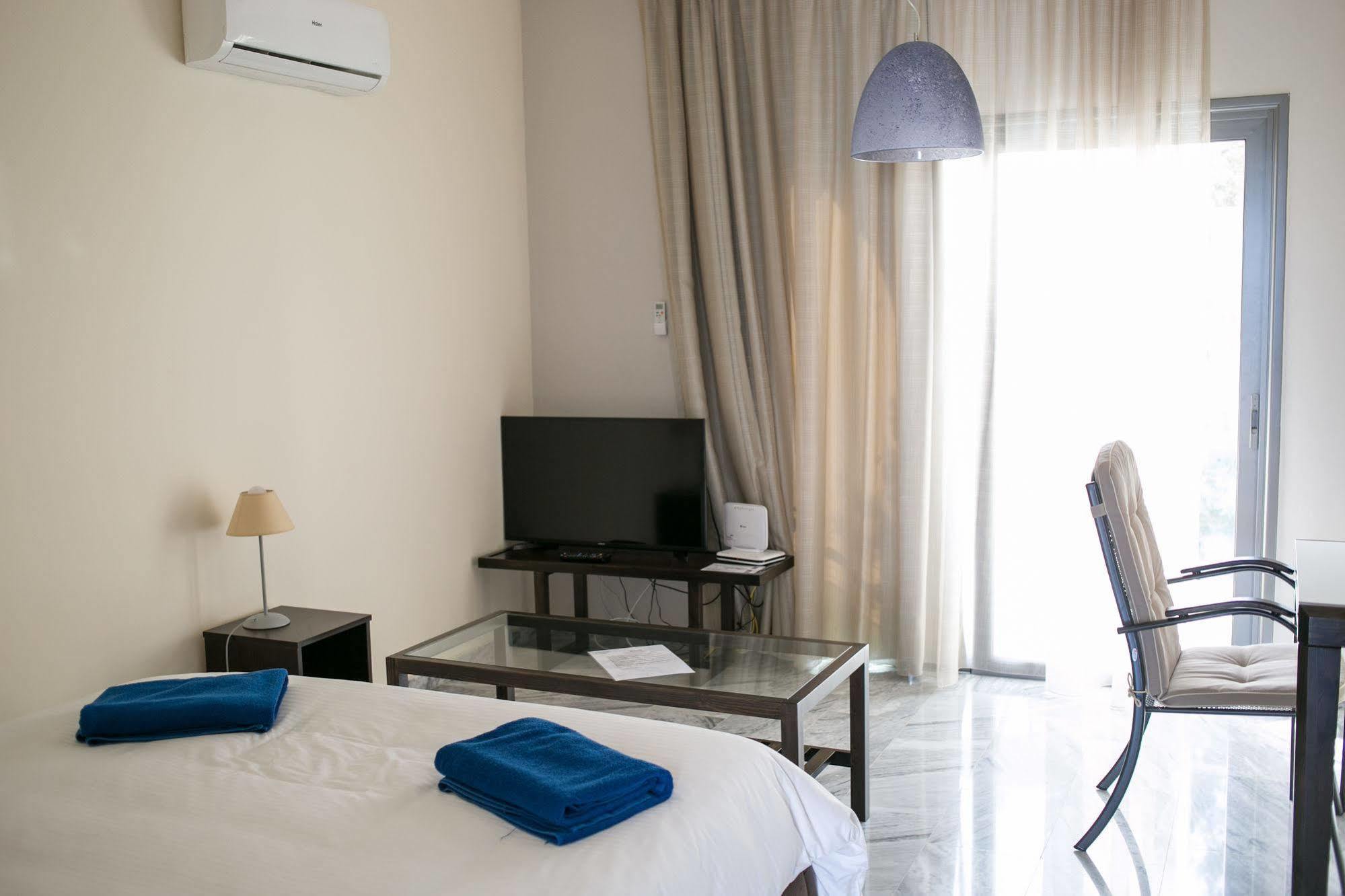 Latchi Escape Hotel And Suites Polis ภายนอก รูปภาพ